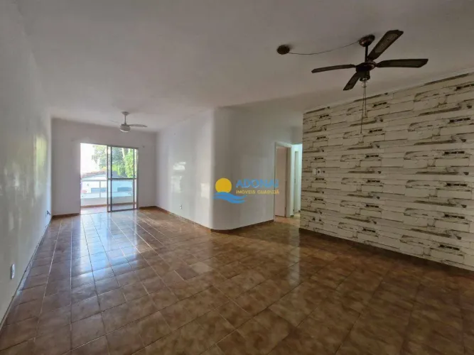 Apartamento próximo à praia com sacada Tombo Guarujá