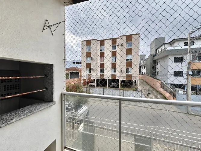 Apartamento com 2 dormitórios, suíte e vaga livre no Estreito