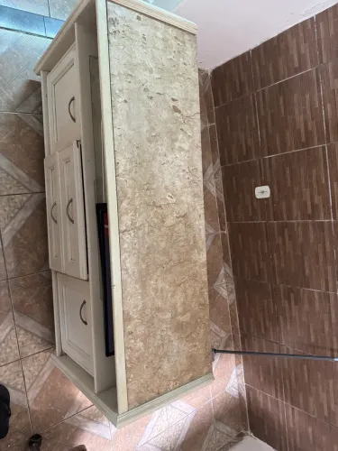 Peça de mármore travertino