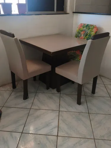 OPortunidade!!! Mesa Quadrada com 4 Cadeiras R$ 450,00 reais