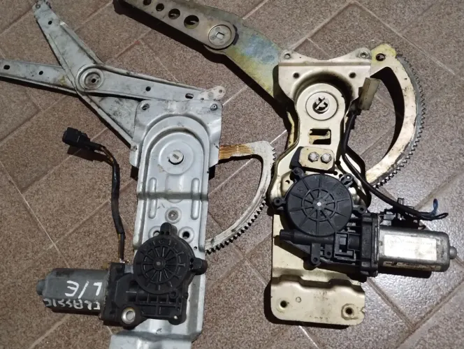 Par pra vidro elétrico mais um interruptor pra Cora sedan clacique