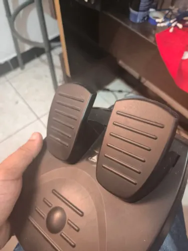 Vendo volante e pedal funcionando para Pc e Play 2