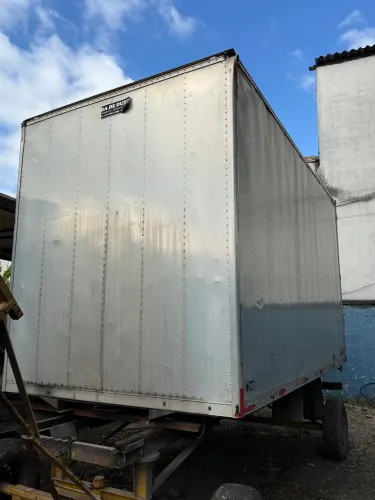 Baú Carga Seca Iveco
