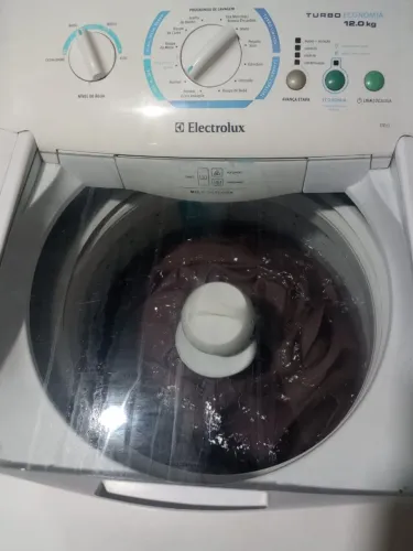 Vendo essa máquina de lavar roupa Eletrolux 12kg funcionando perfeitamente pegou usou