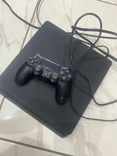 Vendo PS4 com 11 jogos,esses jogos em perfeito estado é o PS4 tbm em perfeito estado