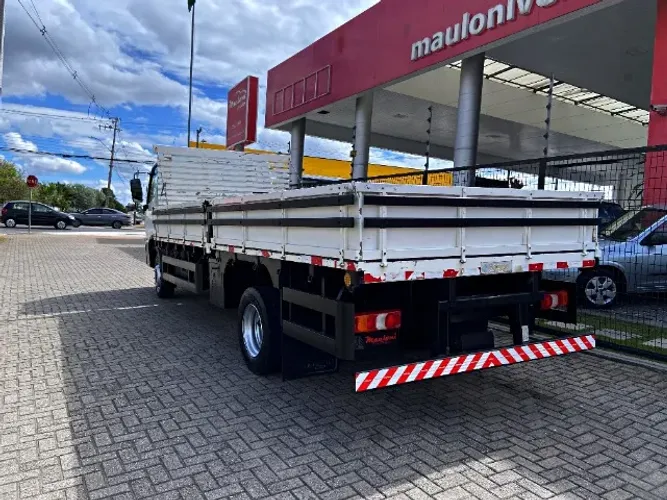 CARROCERIA DE MADEIRA NO ACCELO 815 2022