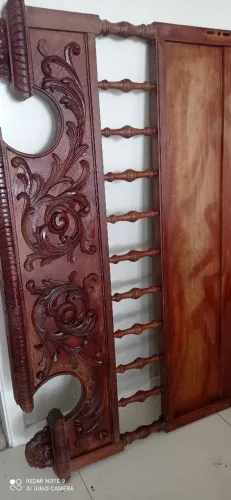 Cama de cerejeira entalhado a mão