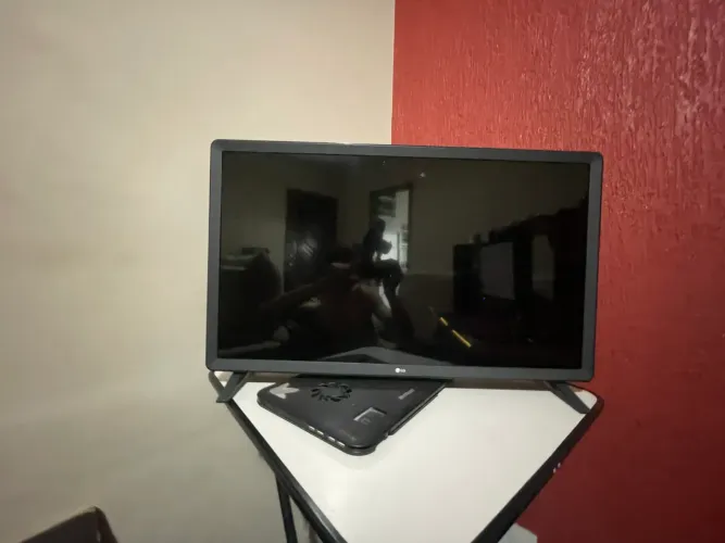 tv LG smart 27 polegadas NOVA