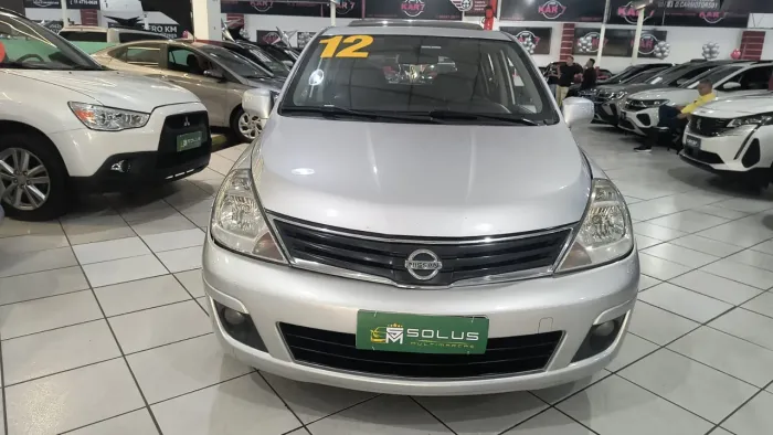 Nissan Tiida SL 1.8/1.8 Flex 16V Mec. 2012