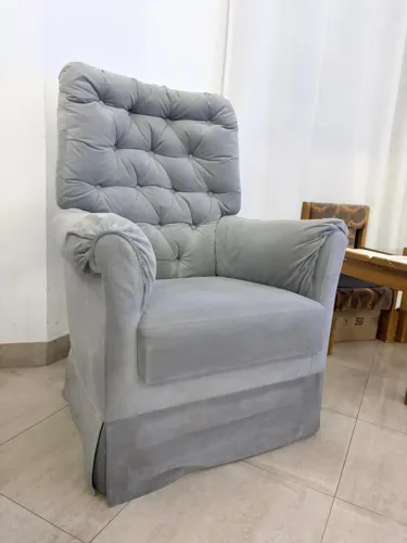 Poltrona de balanço para amamentação