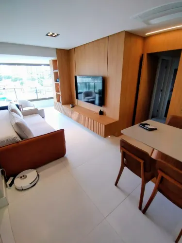 Brisas Marinhas Residence 63m², varanda integrada, sala ampliada, 2/4, suíte, climatizado,