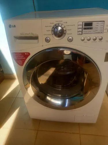 Máquina lava e seca lg1403 RDA  com defei  Troco em celular to na interface. 