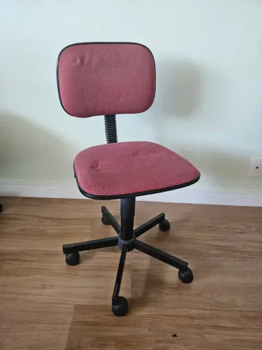 Cadeira escritório bordô