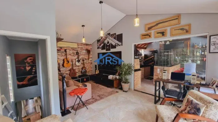 Casa à venda em Cotia, Jardim das Flores, com 3 quartos, com 326.37 m², Condomínio Jardim 