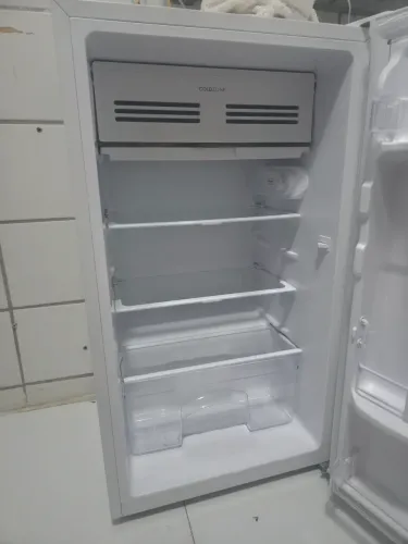Mini geladeira.