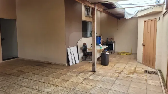 Casa disponível para Venda e locação no Bairro Planalto.