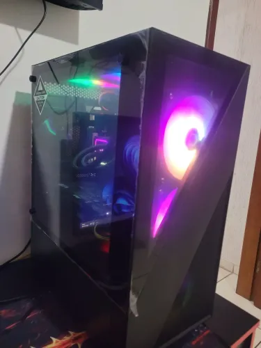 Pc gamer roda vários jogos pego celular ou vídeo game de meu interesse.