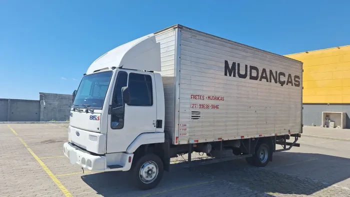 Ford cargo 815s ano 2005 bau de 35m3