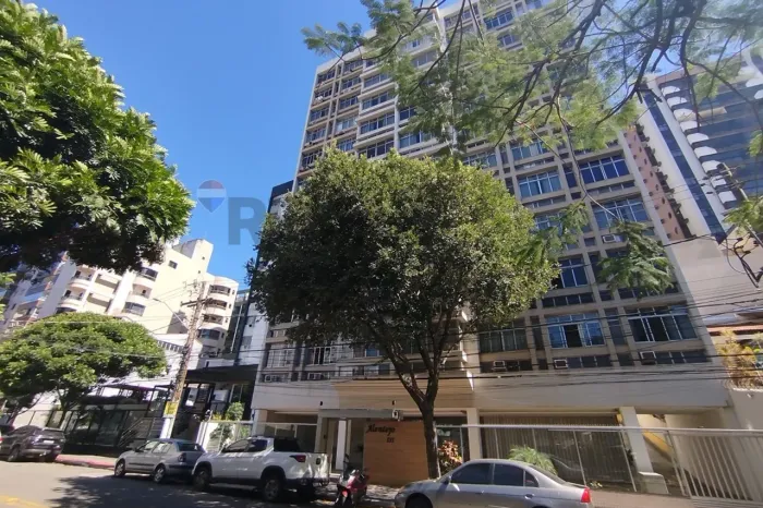 Apartamento de 3 quartos, 3 banheiros, 1 suite e 1 vaga de garagem com aproximadamente 130