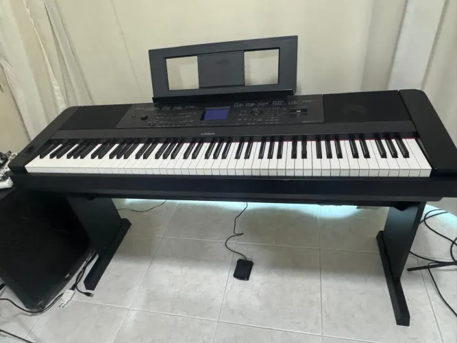 Piano digital Yamaha DGX660