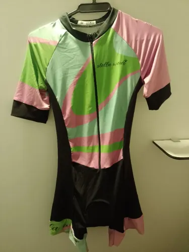 Macaquinho de ciclismo feminino da marca Stella Wear