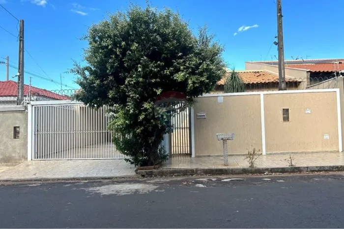 Casa c/ 3 quartos no Jardim das Oliveiras, Promissão
