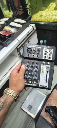 Vendo mesa da Stetsom 3 canais