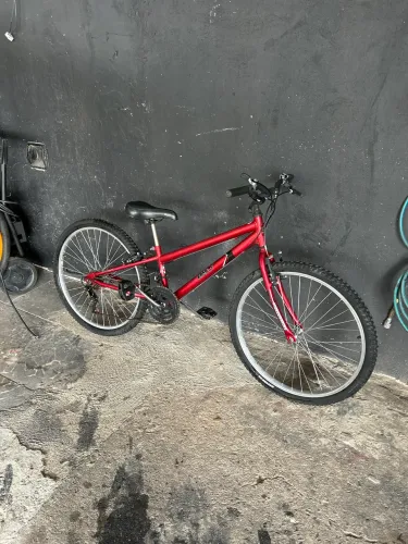 Bicicleta aro 26 semi nova, poucos dias de uso!!!