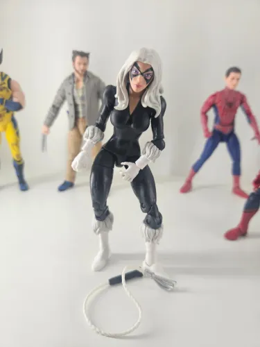 GATA NEGRA MARVEL LEGENDS 