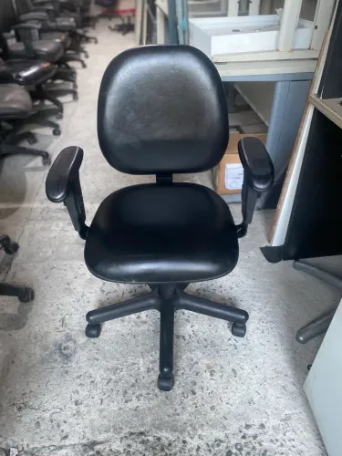 Cadeira de escritório ergonômica SEMINOVA