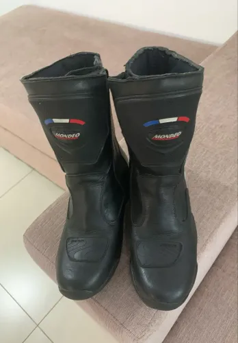 VENDO BOTA MARCA MONDEO FEMININA MOTOQUEIRO TAMANHO 35