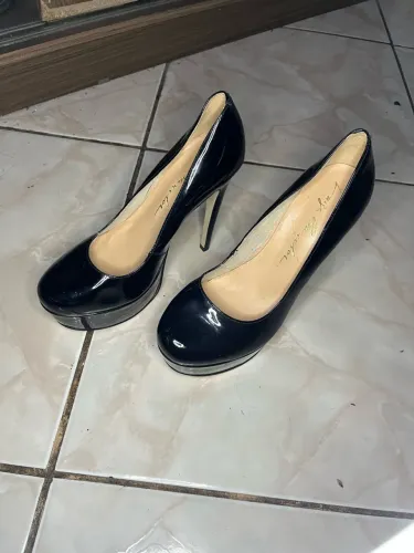 Salto Luiza Barcelos preto tamanho 38
