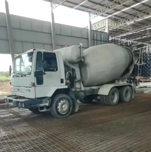 Caminhão Betoneira 