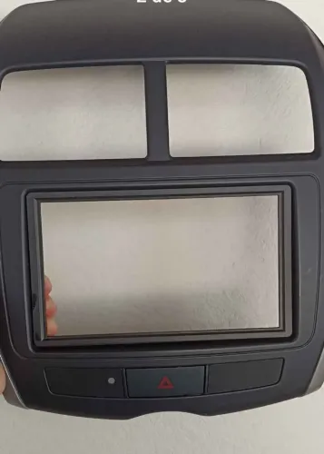 painel de rádio para veículos Mitsubishi<br>Excelente estado.<br>R$100