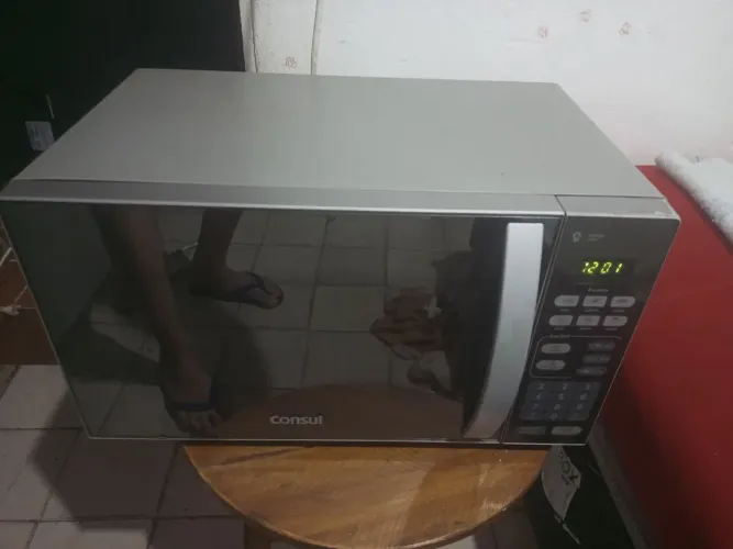 Microondas Cônsul espelhado 20 litros 