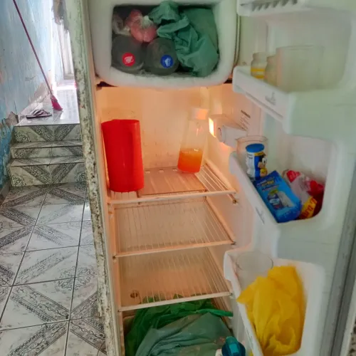 Vendo uma geladeira