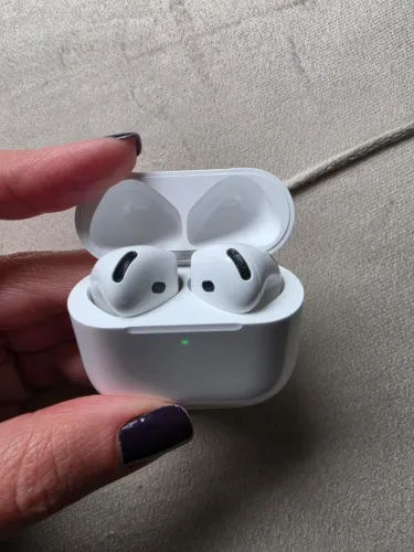 Airpods 4 com cancelamento de ruídos