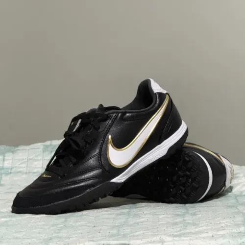 Chuteira Society Nike Tiempo Ligera Pro Preto + Dourado- TAMANHO 41 (NOVA)