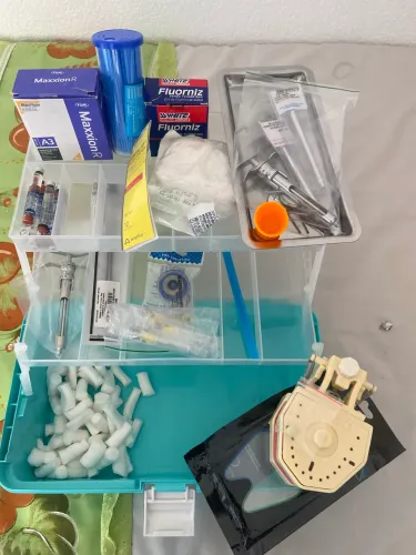 Vende-se itens para primeiro semestre de odontologia. Vendo itens separados