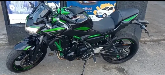 Kawasaki Z650, ABS, baixíssimo Km, excelente oportunidade!
