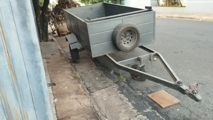 Carretinha com carroceria aberta
