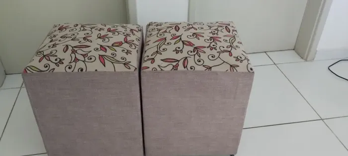 Vende-se dois puf