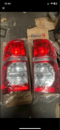 Par lanterna traseira Hilux 2011/2015