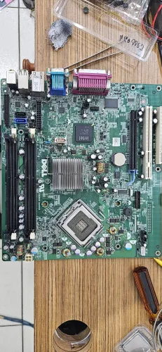 placa-mãe Dell OptiPlex 780, modelo 200DY.