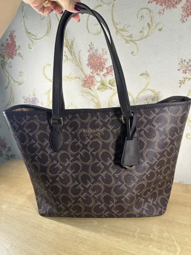 Bolsa guess manograma marrom