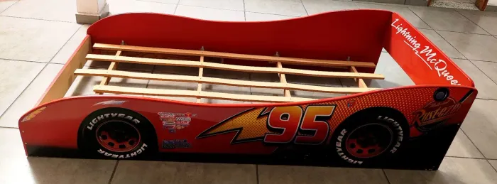 Cama infantil relâmpago McQueen , EXCELENTE ESTADO DE CONSERVAÇÃO.