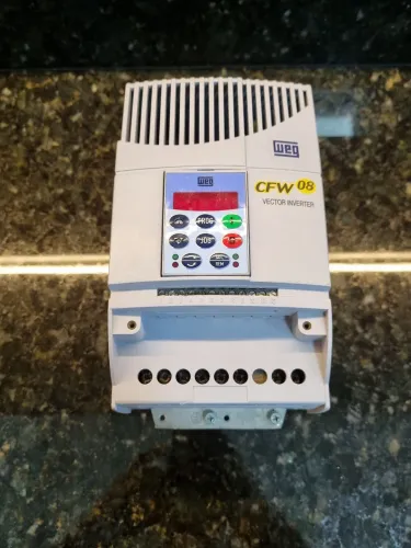 Inversor de frequência cfw08 220v 7.3a.