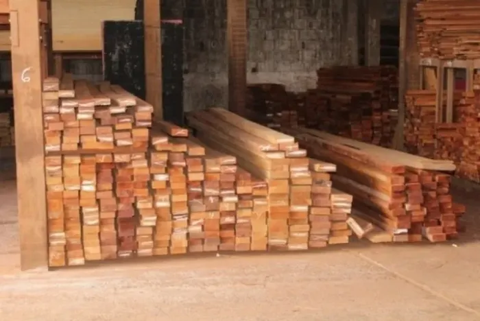 Tábua de Pinho Pinus para Prateleira e Obra