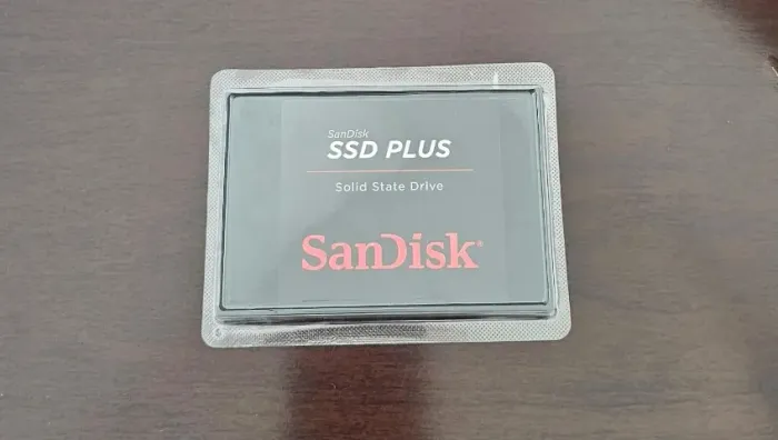 SSD PLUS SAN DISK 240 GB - LACRADO
