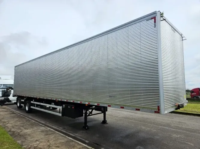 Carreta Baú 2 Eixos Nostra Ano 2027 0km 30 plt 15.40 x 2.90 Suspensão Pneumática Sem pneus